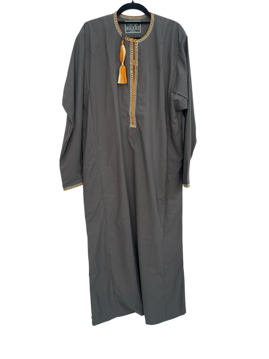 Elegant dark grey Moroccan Thobe with Embroidered Trim – Sizes 52, 54, 56 & 60