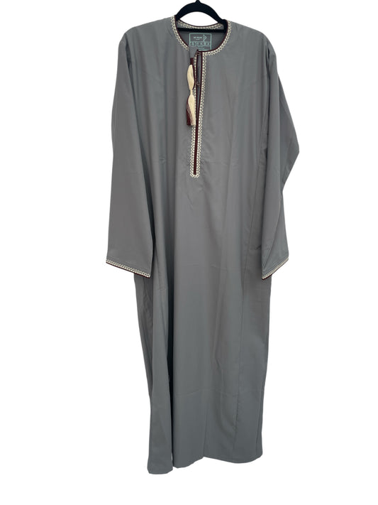 Elegant Gray Moroccan Thobe with Embroidered Trim – Sizes 52,56,58 & 60
